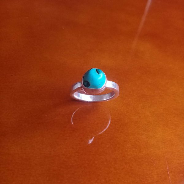 Anillo de plata aro cuadrado con turquesa celeste