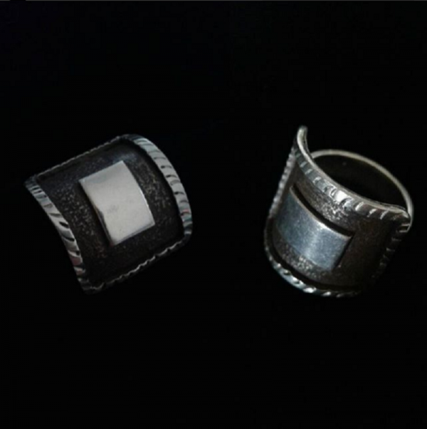 Anillo de plata placas cuadradas