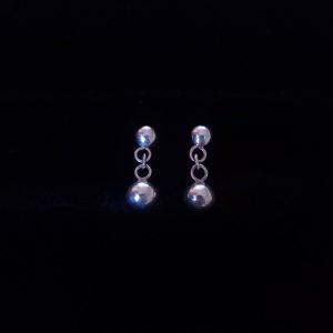 Aretes de plata esferas y eslabones