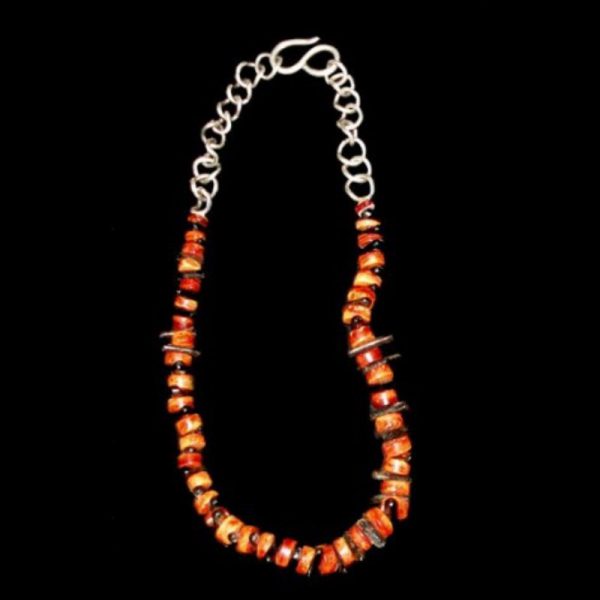 Cadena de plata gruesa con spondylus naranjas y corales negros Cadena de plata gruesa con spondylus naranjas y corales negros