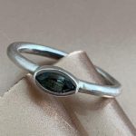 “Aura” Anillo de plata 999 y turmalina negra