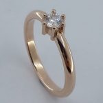 “Amoris” Anillo de compromiso en oro rojo 18k y circón suizo