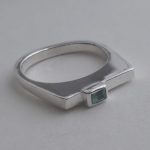 "Ideal" Anillo de compromiso de plata 999 y esmeralda