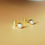 "Faustina" Aretes de Oro 18k tipo topo con perlas calibradas